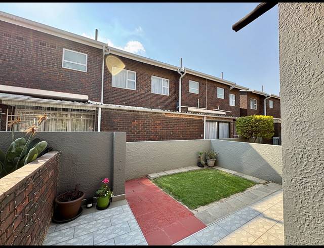 2 BEDROOM TOWNHOUSE FOR SALE IN DAYANGLEN